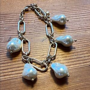 Elegant Gold and Pearl Women's Charm Bracelet